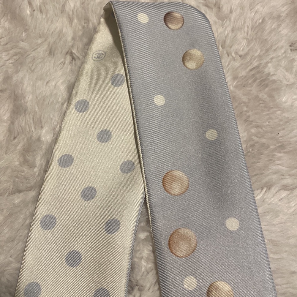 SALE❗️Pre-owned Authentic Chanel Bandeau scarf - Picture 4 of 12